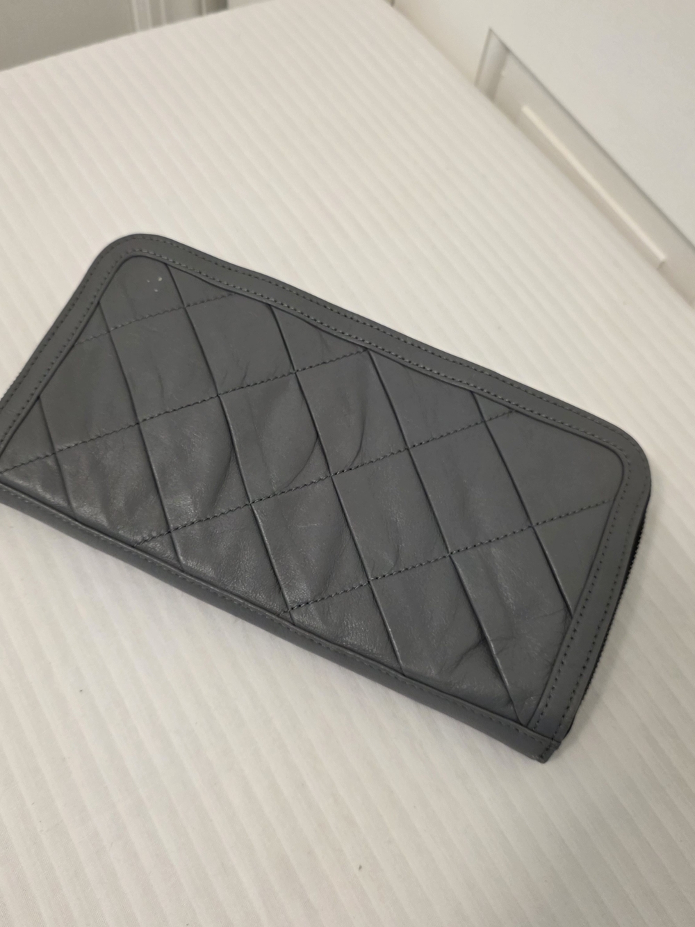 Gwen Convertible Grey & Black Leather Clutch Bag, Versatile Zip Close - Picture 2 of 16